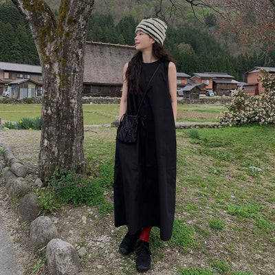 Long sleeveless dress