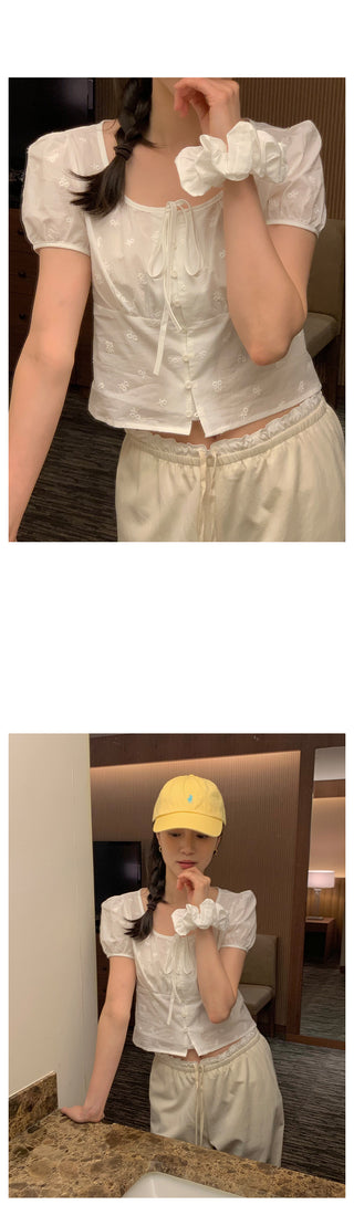 U-neck puff button blouse
