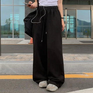 Slit wide training pants