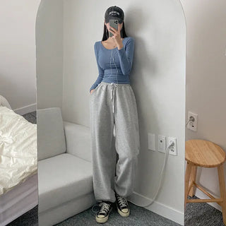 Long-sleeved inner U-neck semi-cropped T-shirt