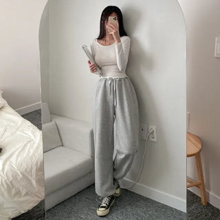 Long-sleeved inner U-neck semi-cropped T-shirt