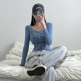 Long-sleeved inner U-neck semi-cropped T-shirt