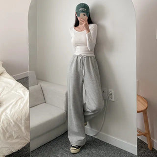 Long-sleeved inner U-neck semi-cropped T-shirt