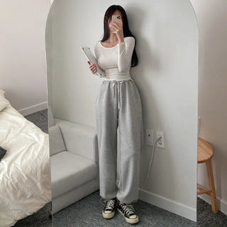 Long-sleeved inner U-neck semi-cropped T-shirt