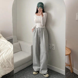 Long-sleeved inner U-neck semi-cropped T-shirt