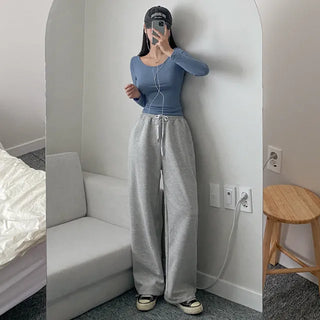 Long-sleeved inner U-neck semi-cropped T-shirt
