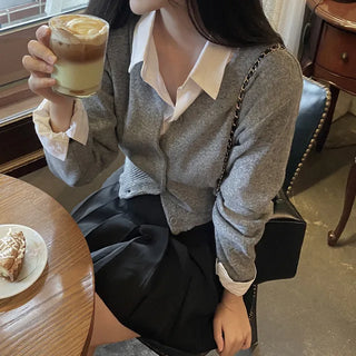 Loose-fitting cotton white semi-cropped shirt