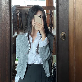 Loose-fitting cotton white semi-cropped shirt
