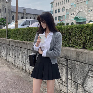 Loose-fitting cotton white semi-cropped shirt