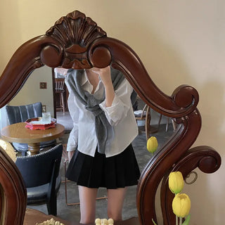 Loose-fitting cotton white semi-cropped shirt