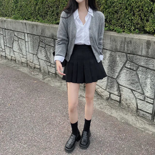 Loose-fitting cotton white semi-cropped shirt