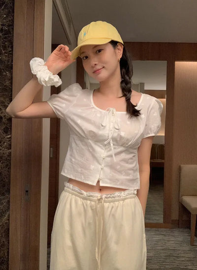 U-neck puff button blouse