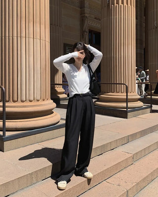 Leg-lengthening pintuck wide slacks