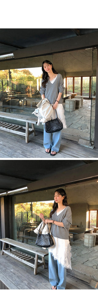 Deep V-neck knit