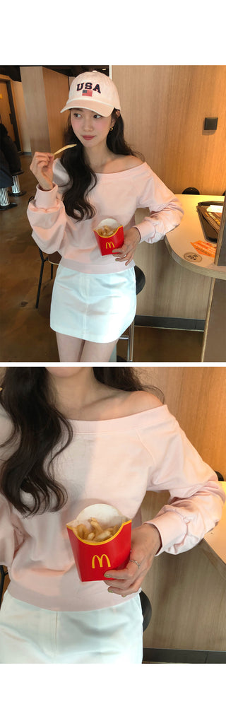One-shoulder lettering sweatshirt
