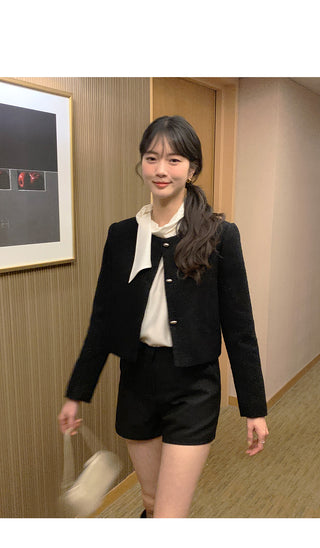 Blouse with tie