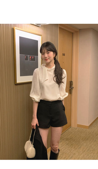 Blouse with tie