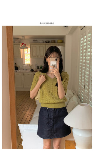 Twist V-neck short-sleeved knit