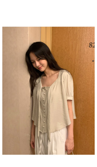 Short-sleeved tie blouse