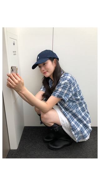 Short-sleeved checkered shirt