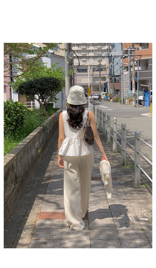Sleeveless blouse
