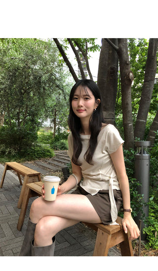 [2 colors] Loose-fitting check off-shoulder shirred puff sleeve blouse