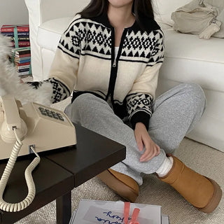 Loose-fit Nordic color short knit cardigan
