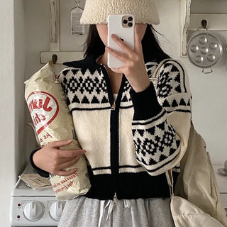 Loose-fit Nordic color short knit cardigan