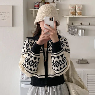 Loose-fit Nordic color short knit cardigan