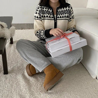 Loose-fit Nordic color short knit cardigan