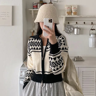 Loose-fit Nordic color short knit cardigan