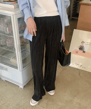 Pleated elastic waist pants