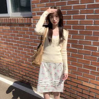 Deep V-neck lace layered T-shirt
