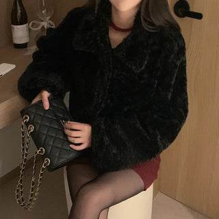 Loose silhouette short length faux fur jacket