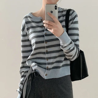 Two-tone border round neck cardigan