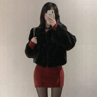 Loose silhouette short length faux fur jacket