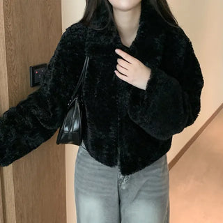 Loose silhouette short length faux fur jacket