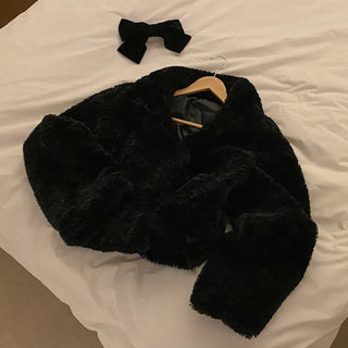 Colored short loose-fit fur jacket