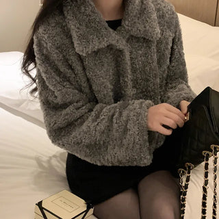 Colored short loose-fit fur jacket