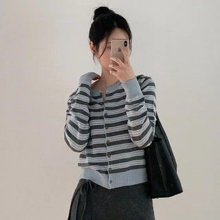 Two-tone border round neck cardigan