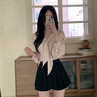 Tie-detail ribbon puff sleeve V-neck blouse