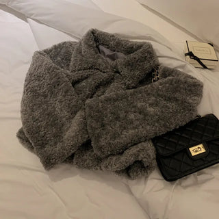Loose silhouette short length faux fur jacket