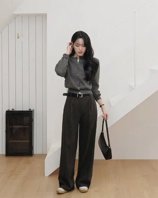 Leg-lengthening pintuck wide slacks