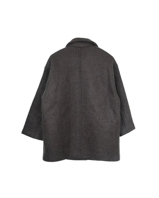 A half coat that can be worn even in the middle of winter.