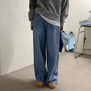 Wide-leg pleated denim pants