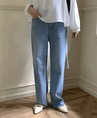 Wide-leg denim pants with cut hems
