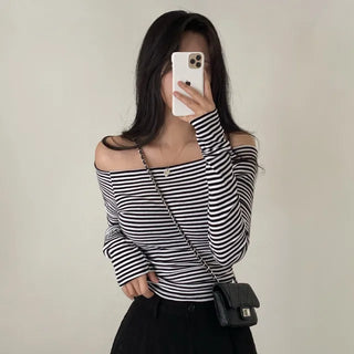 Off-shoulder striped slim T-shirt