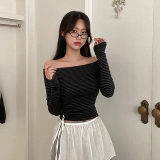 Off-shoulder striped slim T-shirt