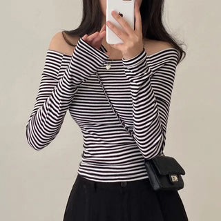 Off-shoulder striped slim T-shirt