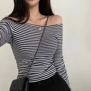 Off-shoulder striped slim T-shirt